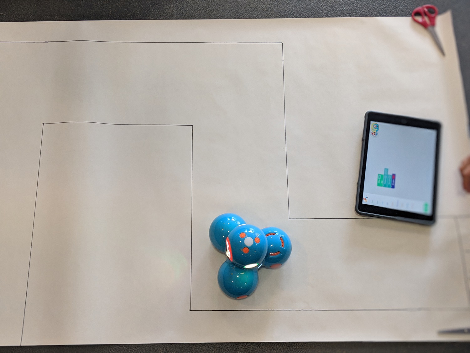 Dash measurement activity with route drawn on paper and path directed by iPas