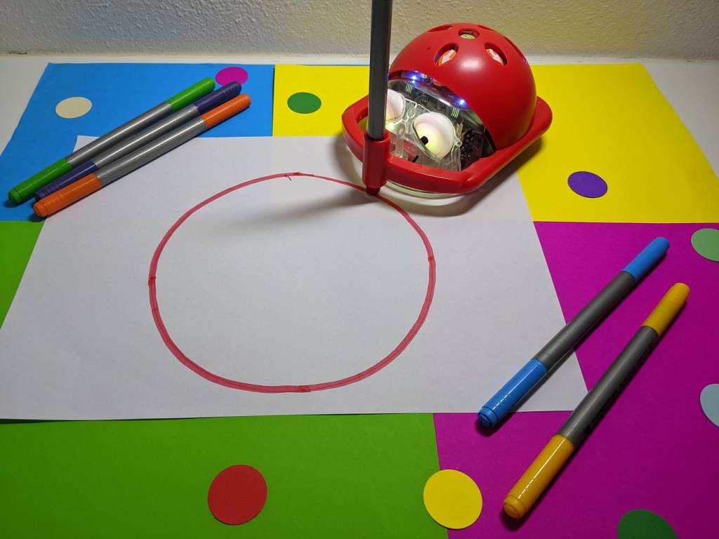 Pen Holder Beebot and Bluebot drawing circle on white paper